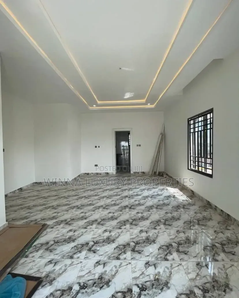 7bdrm Duplex in Utako for sale in Utako