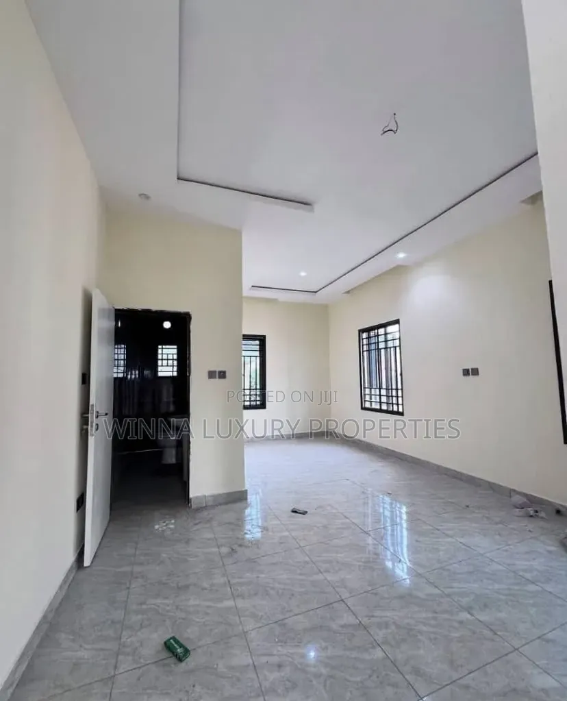 7bdrm Duplex in Utako for sale in Utako