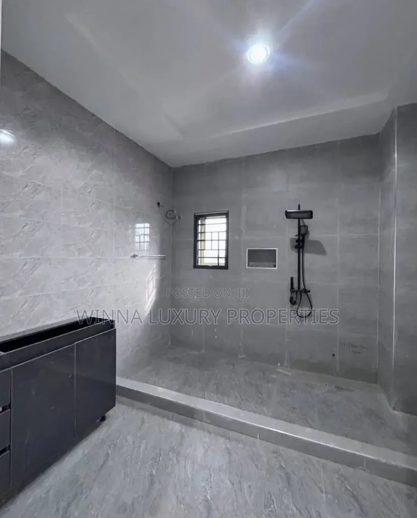 7bdrm Duplex in Utako for sale in Utako