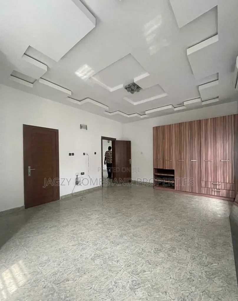 5bdrm Duplex in Regional View Estate, Osapa london for rent in Osapa london