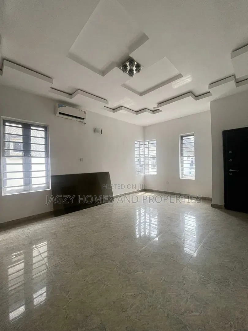 5bdrm Duplex in Regional View Estate, Osapa london for rent in Osapa london