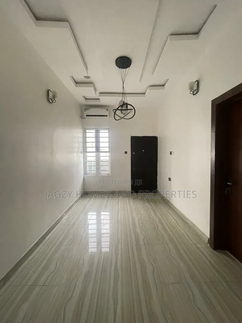 5bdrm Duplex in Regional View Estate, Osapa london for rent in Osapa london
