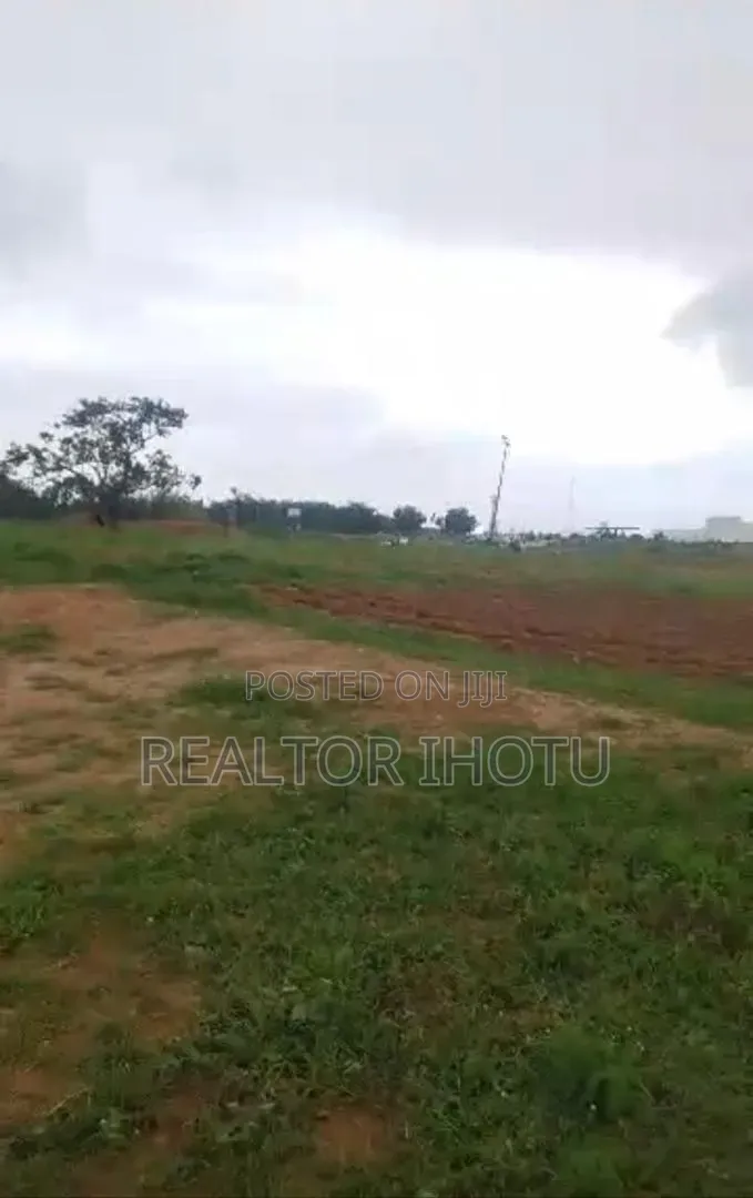81000sqm, Commercial, Fcda C of O, Tarred Road. in Kiami