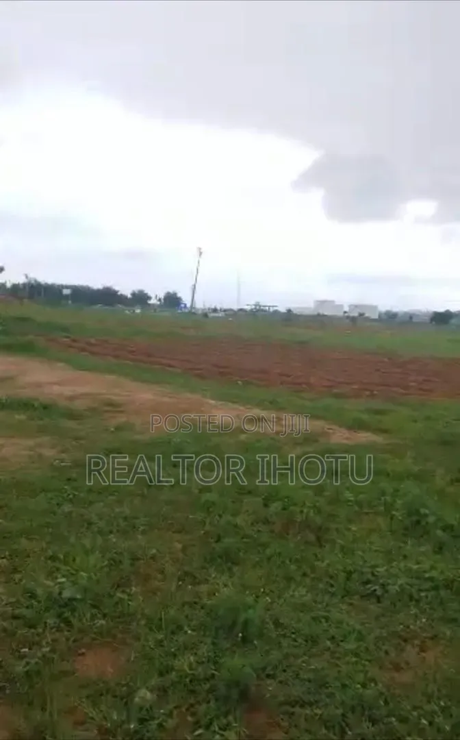 81000sqm, Commercial, Fcda C of O, Tarred Road. in Kiami