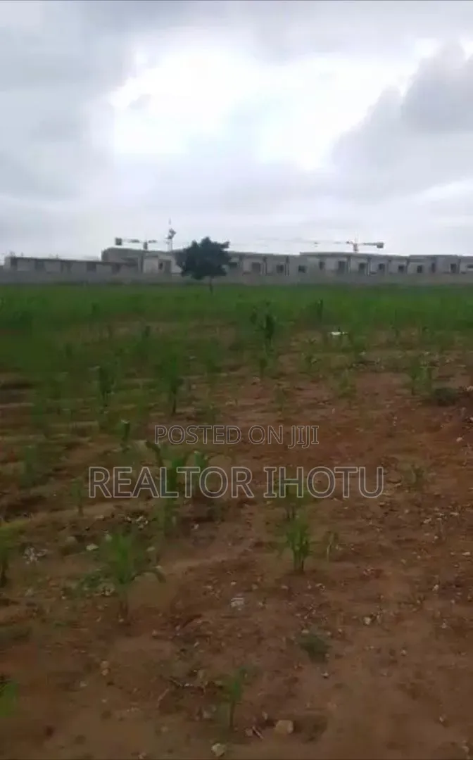 81000sqm, Commercial, Fcda C of O, Tarred Road. in Kiami