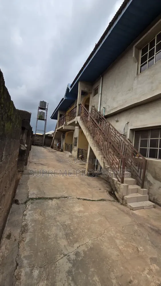 3bdrm Block of Flats in Akobo Oju Irin, Ibadan for sale in Ibadan