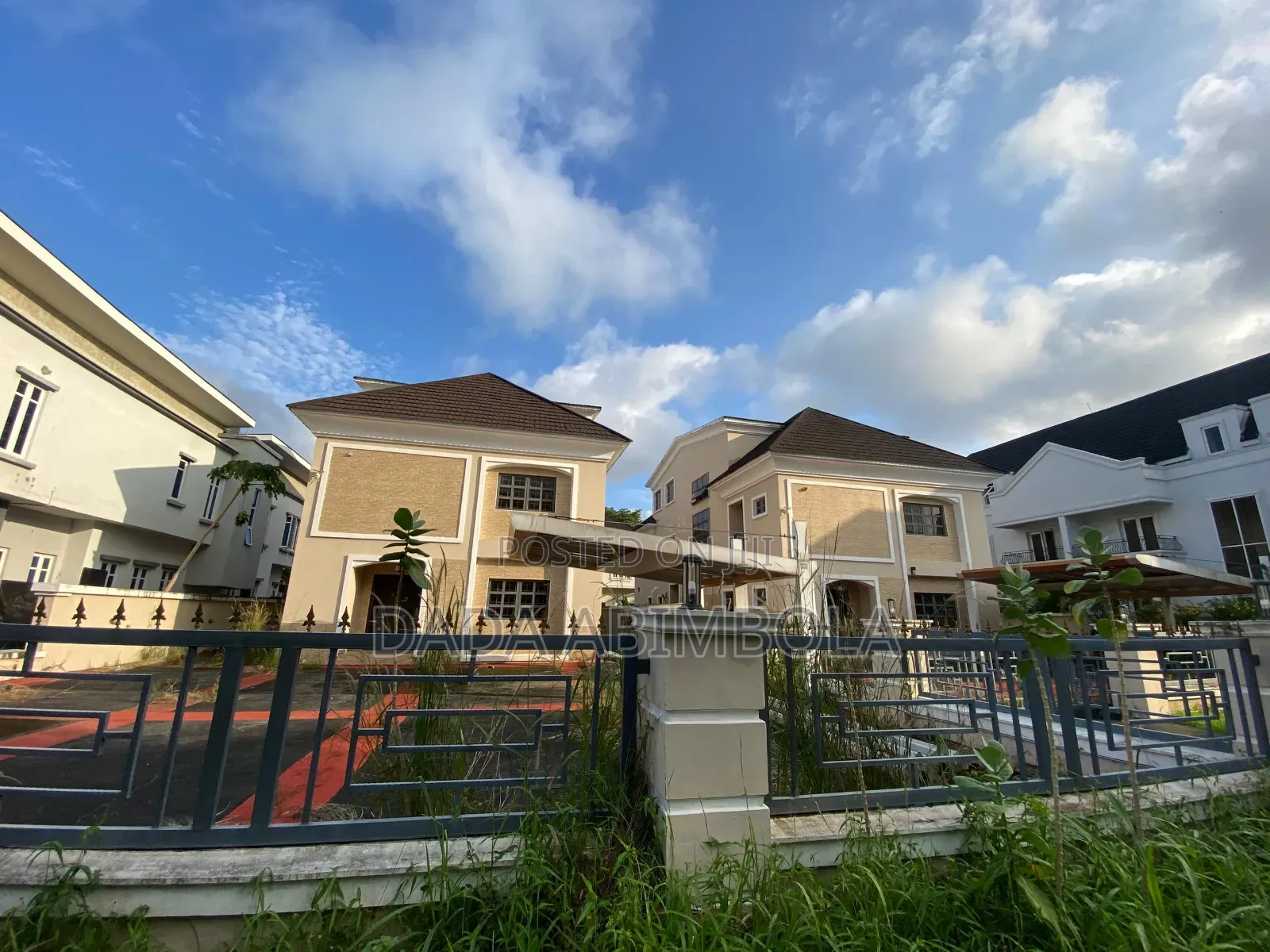 6bdrm Duplex in Carlton Gate Estate, Chevron for sale in Chevron