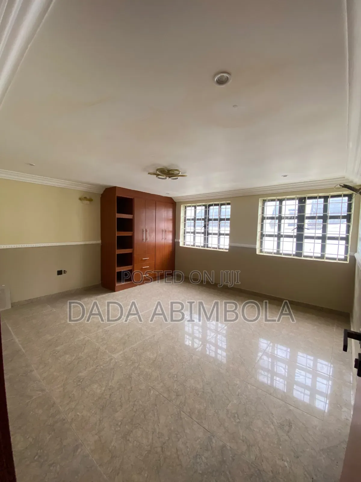 6bdrm Duplex in Carlton Gate Estate, Chevron for sale in Chevron