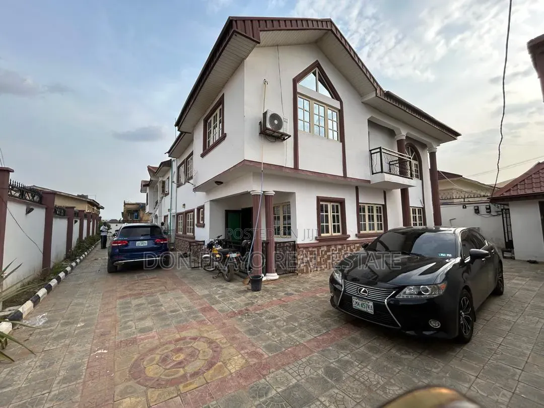 3bdrm Duplex in Aare Avenue Oluyole for sale in Oluyole Estate