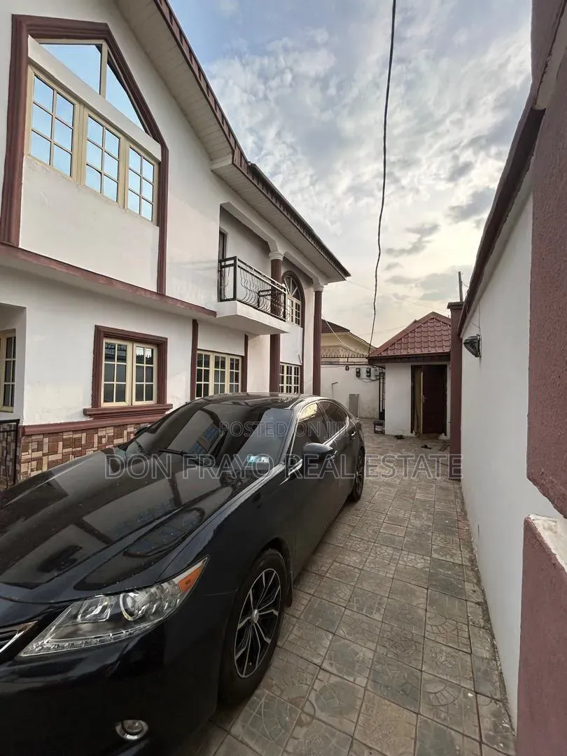3bdrm Duplex in Aare Avenue Oluyole for sale in Oluyole Estate
