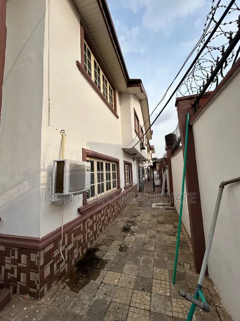 3bdrm Duplex in Aare Avenue Oluyole for sale in Oluyole Estate