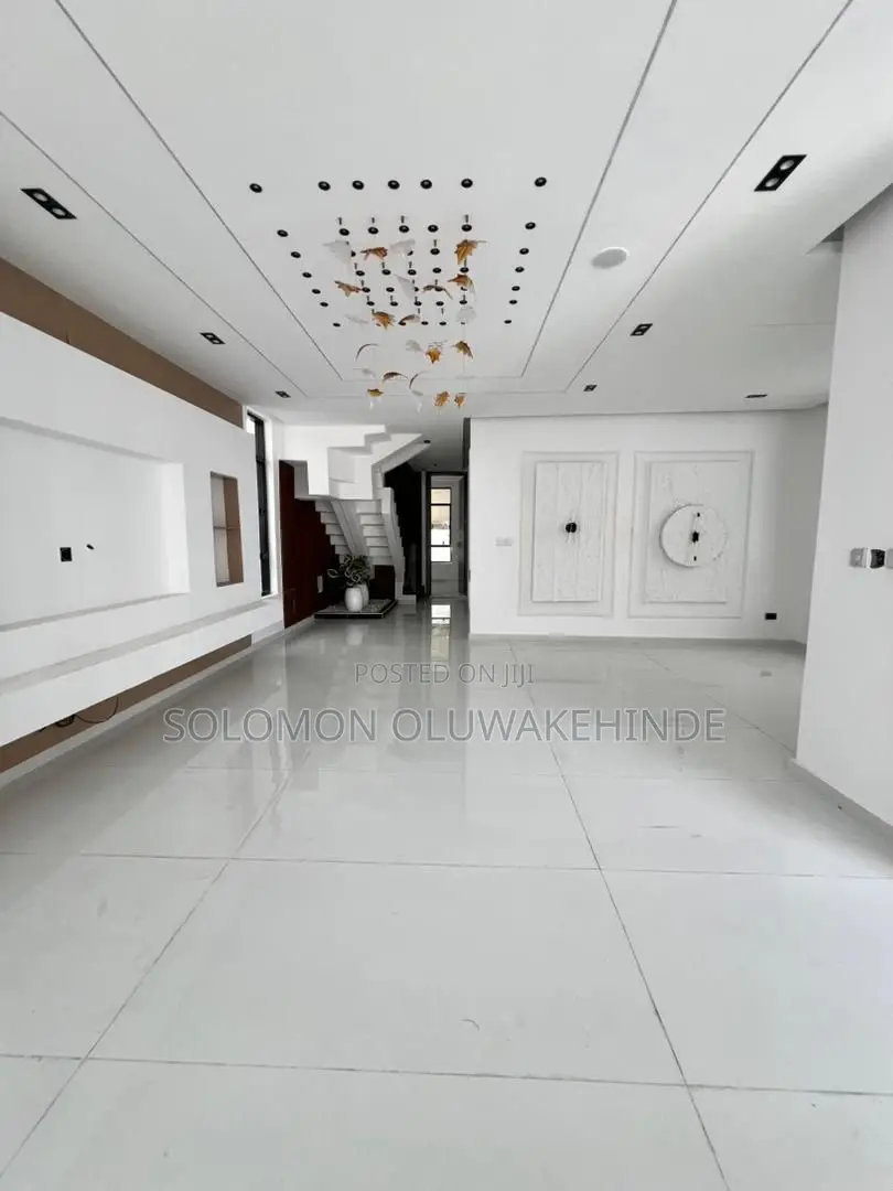 5bdrm Duplex in Chevron for sale in Chevron