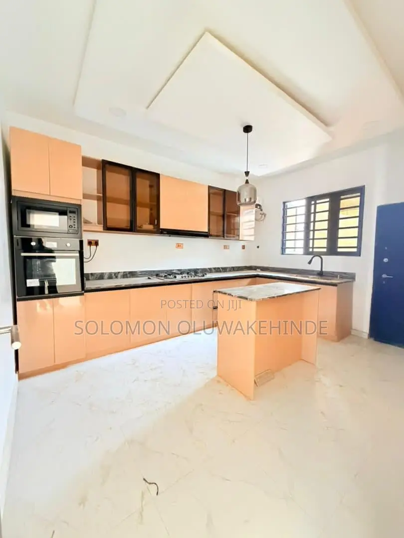 5bdrm Duplex in Anthony Village for sale in Anthony Village
