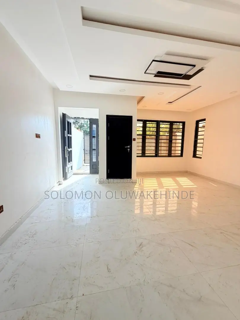 5bdrm Duplex in Anthony Village for sale in Anthony Village