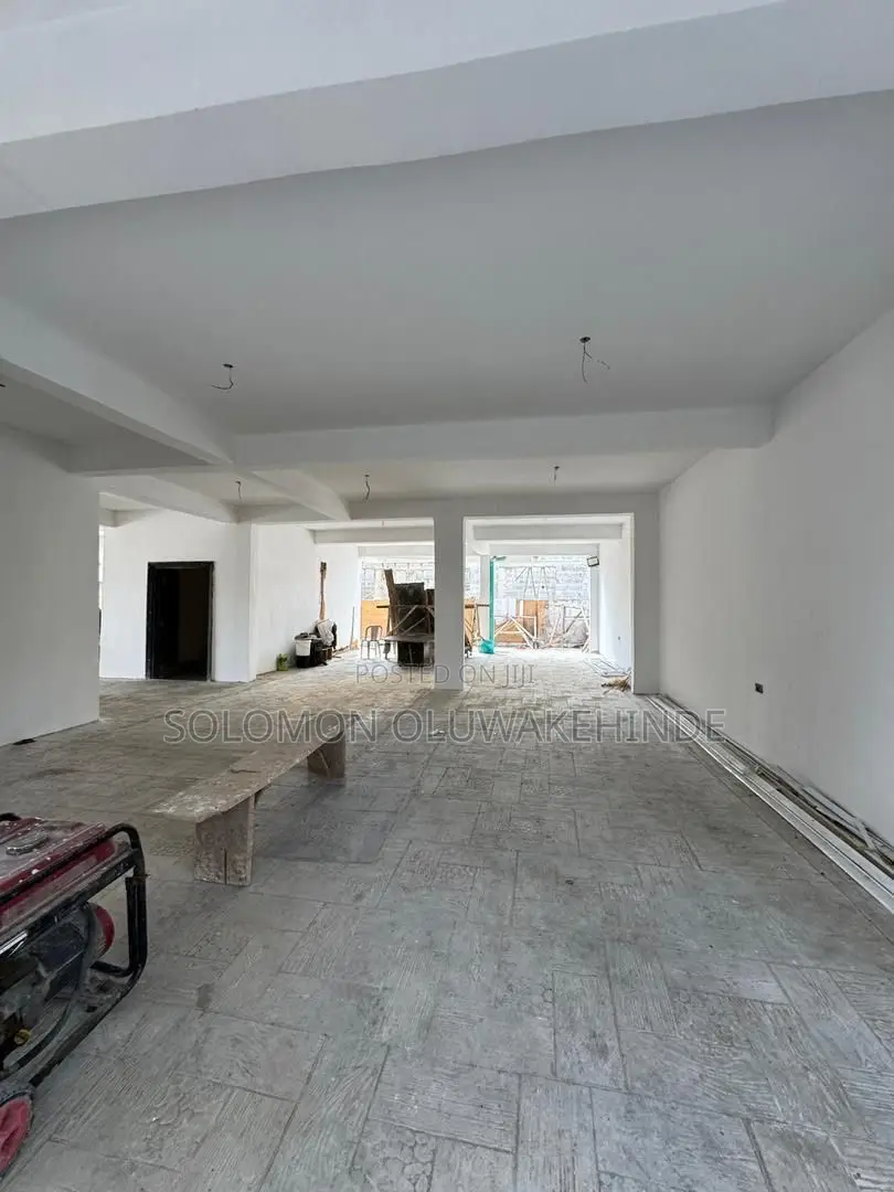3bdrm Apartment in Yaba, Lagos for sale in Yaba