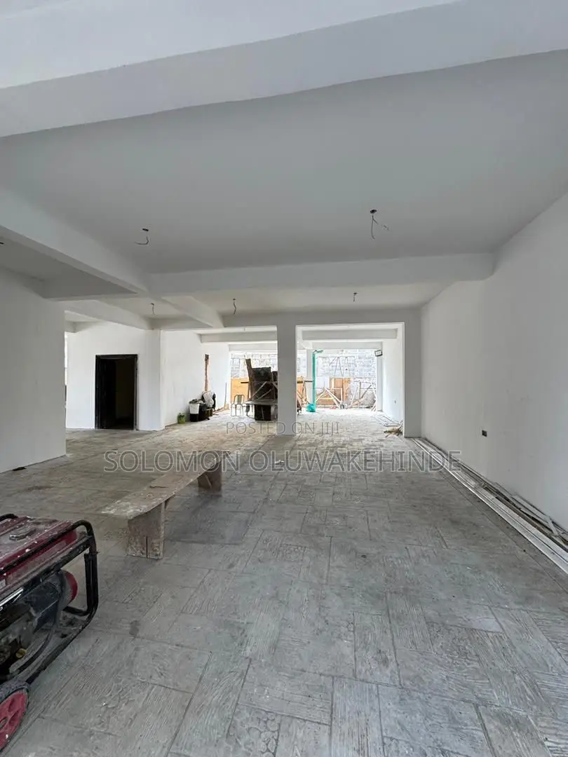 3bdrm Apartment in Yaba, Lagos for sale in Yaba