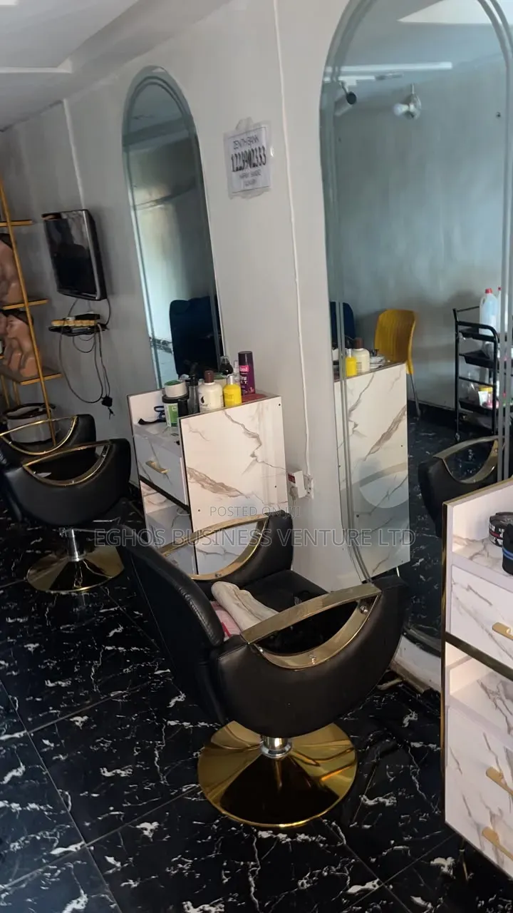 Hot Deal – Unisex Salon for Sale at Ekenwanroad Call Now in Benin City