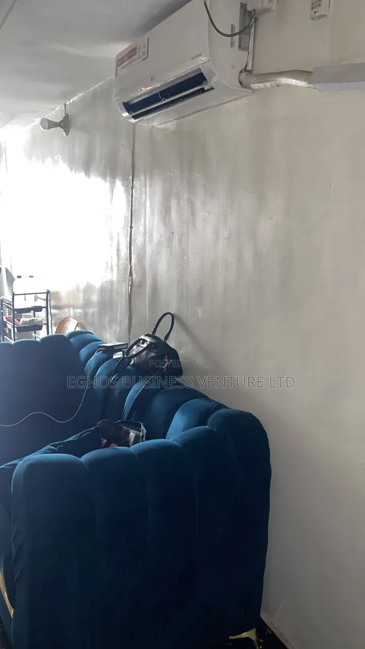 Hot Deal – Unisex Salon for Sale at Ekenwanroad Call Now in Benin City