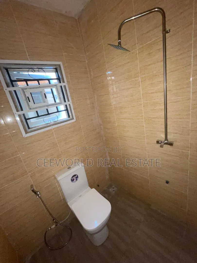 4 Rooms Office Space at Veterinary Junction Mokola Ibadan in Adamasingba