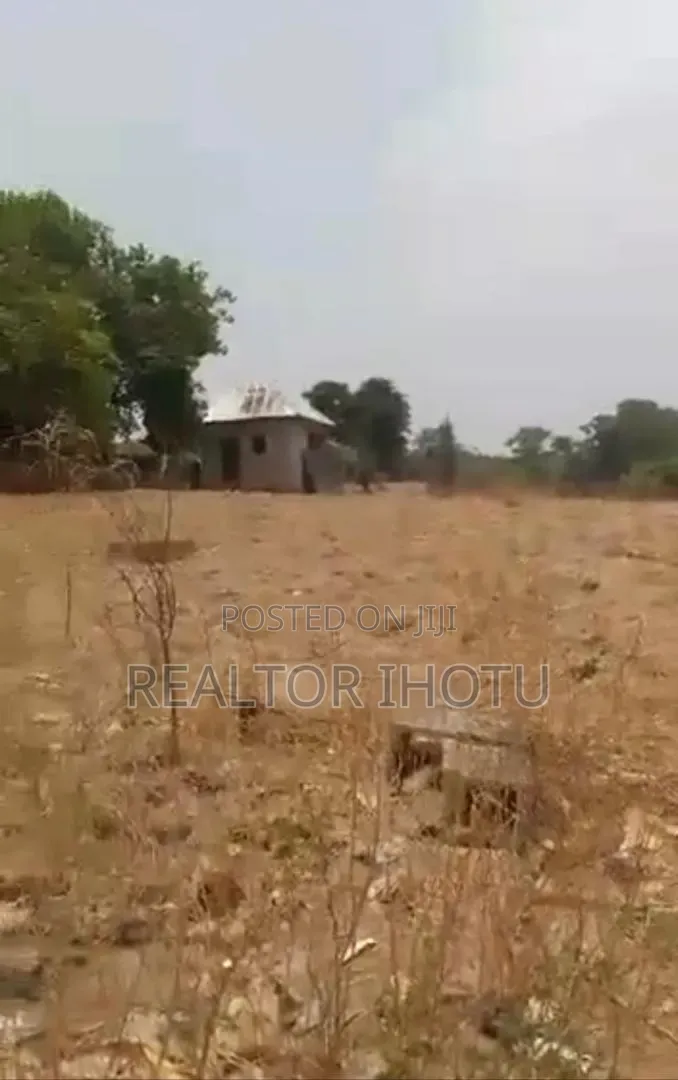 1088sqm,Residential, C of O, Tarred Road. in Kaura