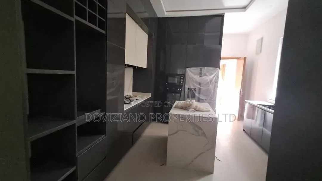 5bdrm Duplex in Lekki Phase 1 for rent in Lekki Phase 1