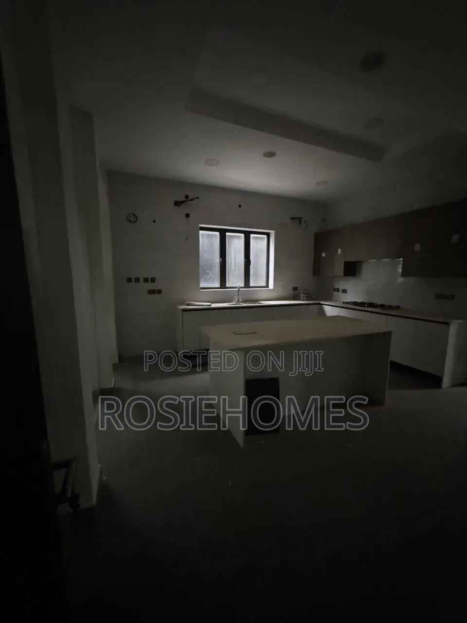 5bdrm Duplex in Pinnock Beach for rent in Osapa london