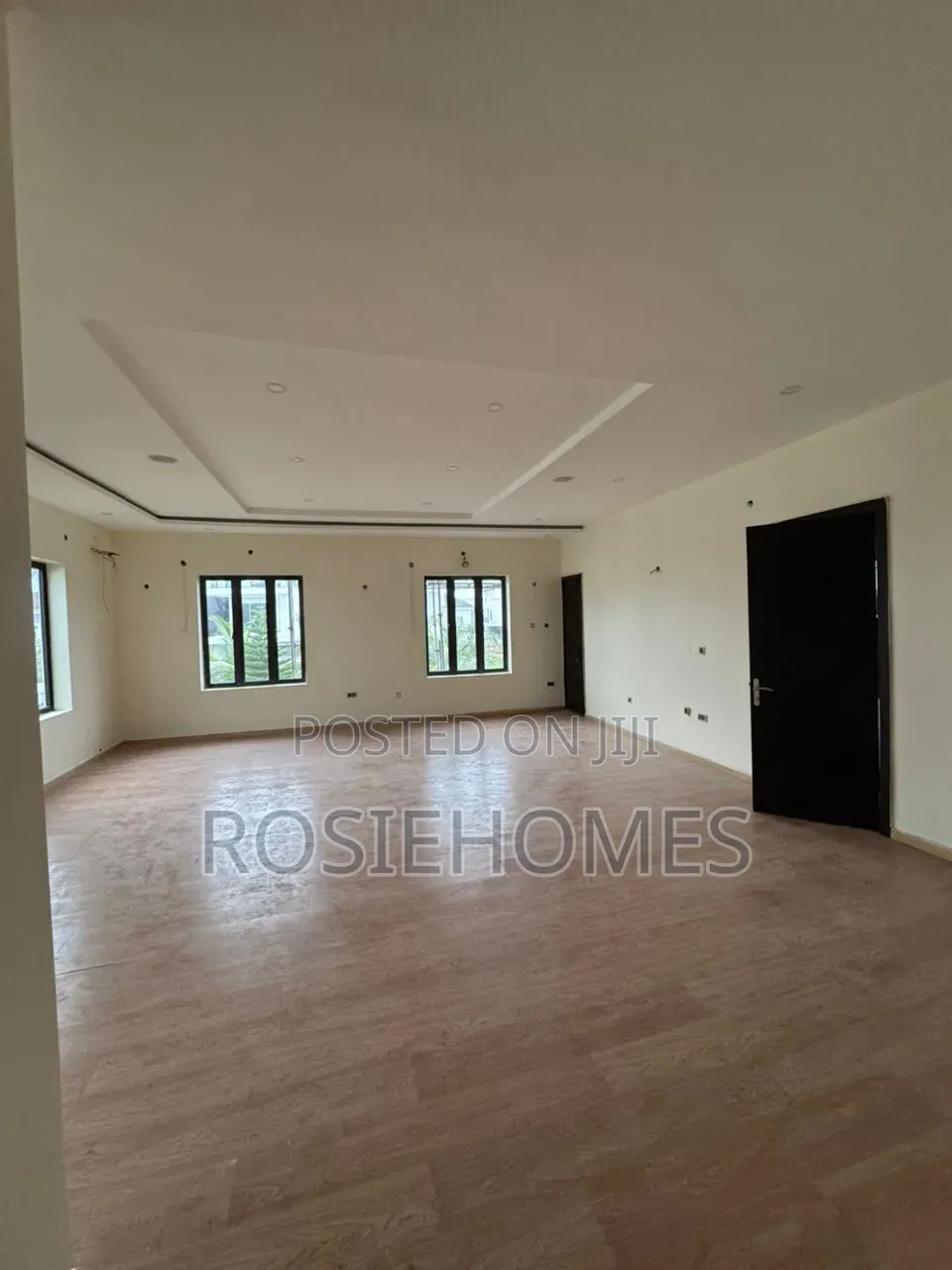 5bdrm Duplex in Pinnock Beach for rent in Osapa london