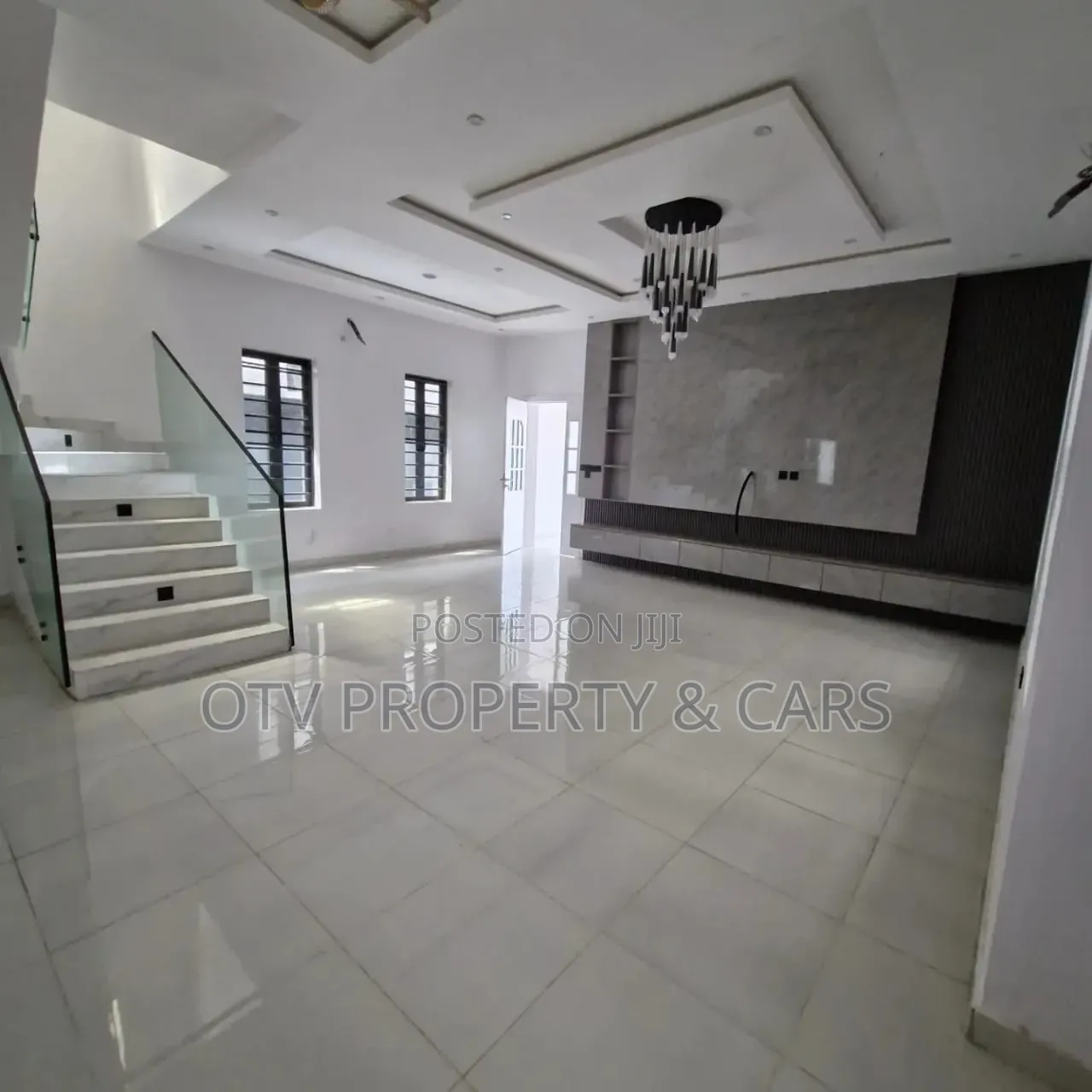 5bdrm Duplex in Chevron for sale in Chevron