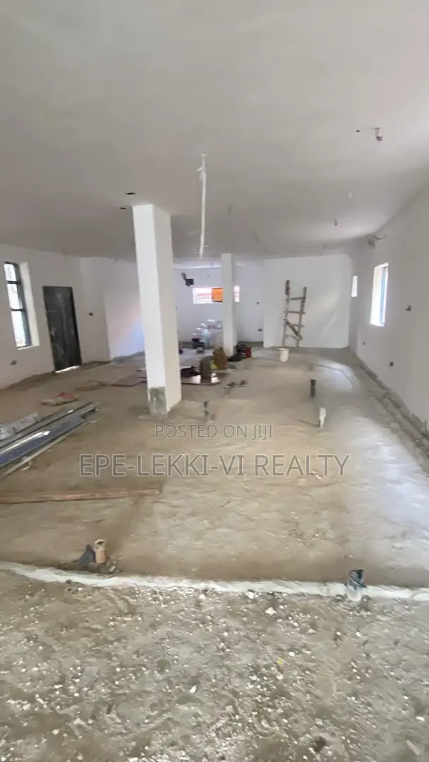 200sqm Shop/Office Space in Lekki Phase 1, Lagos in Lekki