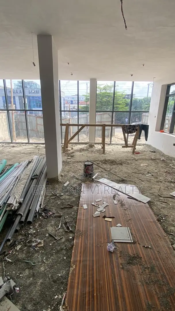 200sqm Shop/Office Space in Lekki Phase 1, Lagos in Lekki