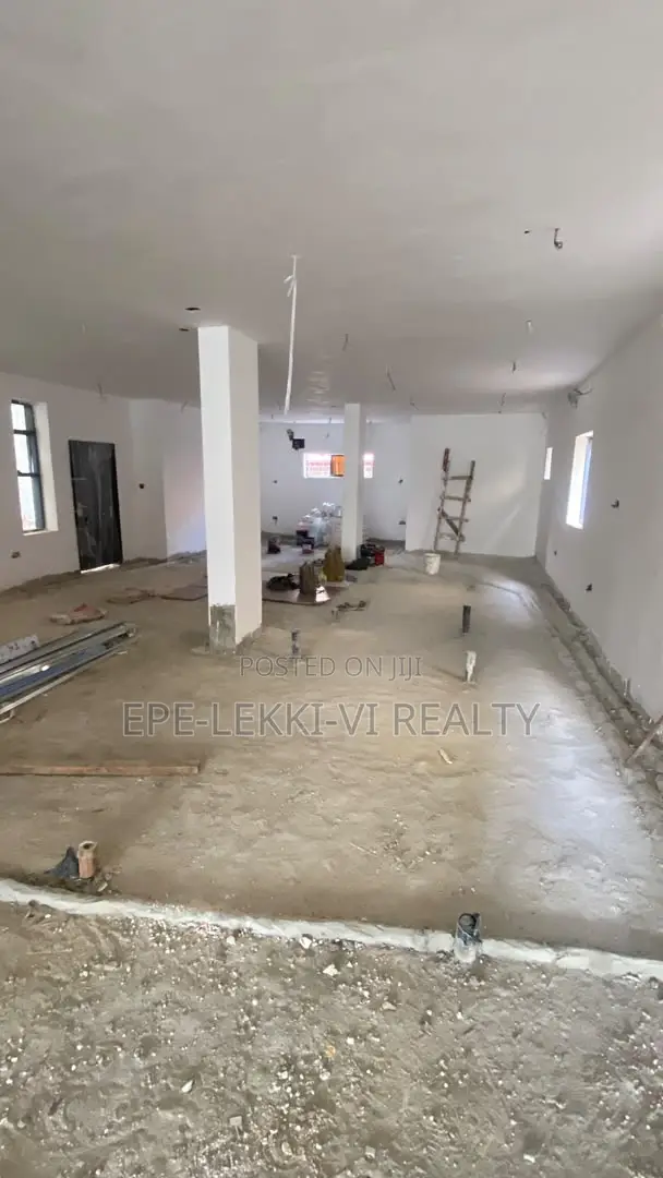 200sqm Shop/Office Space in Lekki Phase 1, Lagos in Lekki