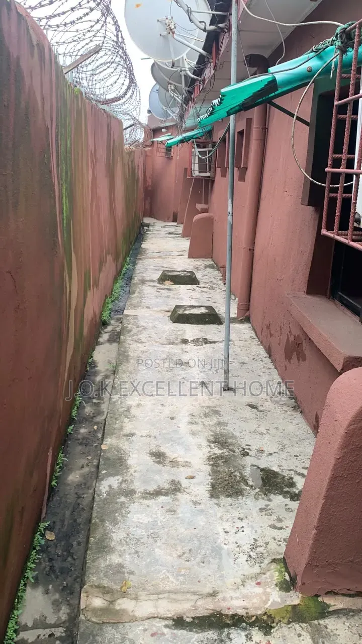 13bdrm Bungalow in Oworonshoki / Gbagada for sale in Oworonshoki / Gbagada