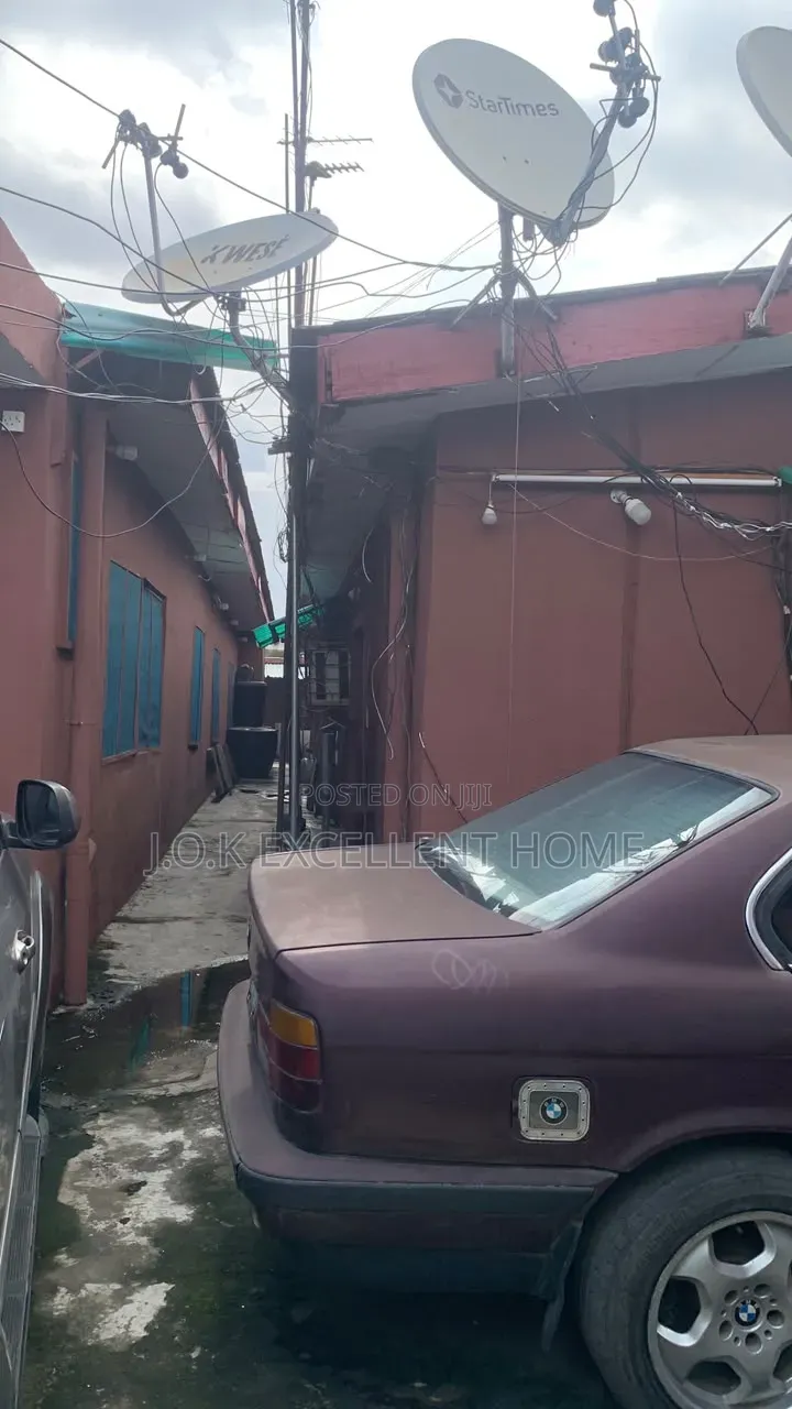 13bdrm Bungalow in Oworonshoki / Gbagada for sale in Oworonshoki / Gbagada