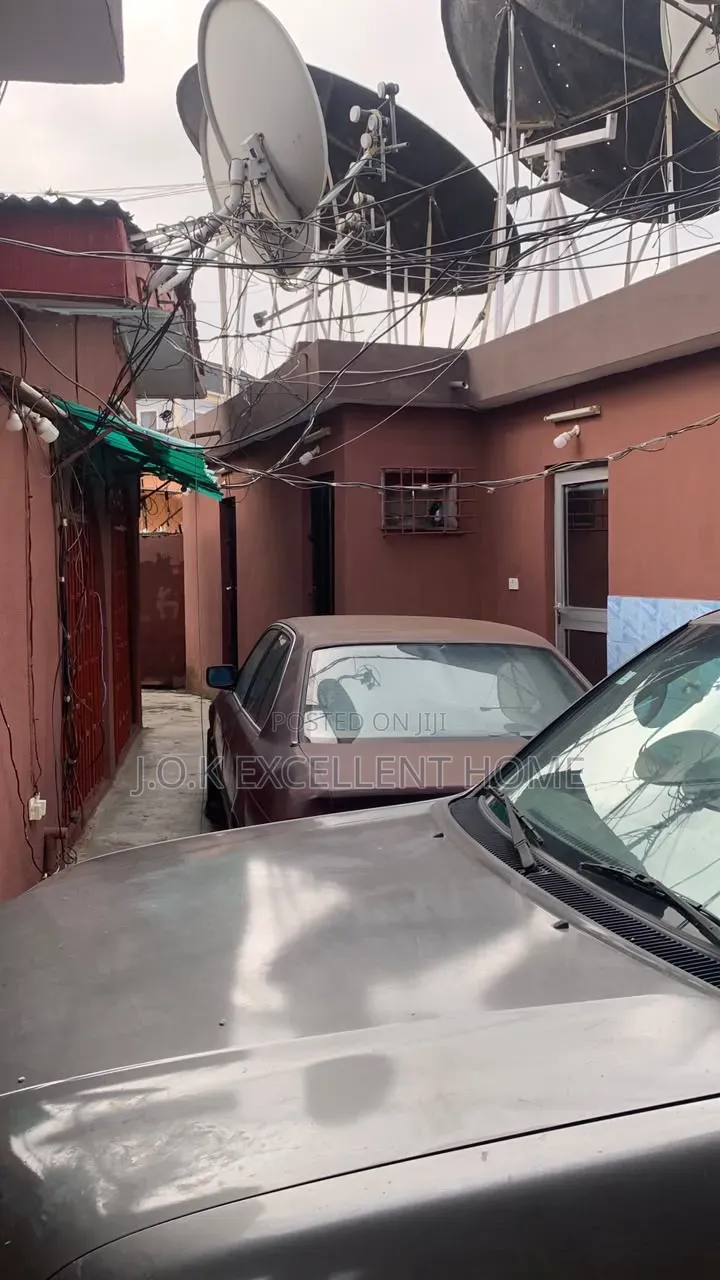 13bdrm Bungalow in Oworonshoki / Gbagada for sale in Oworonshoki / Gbagada