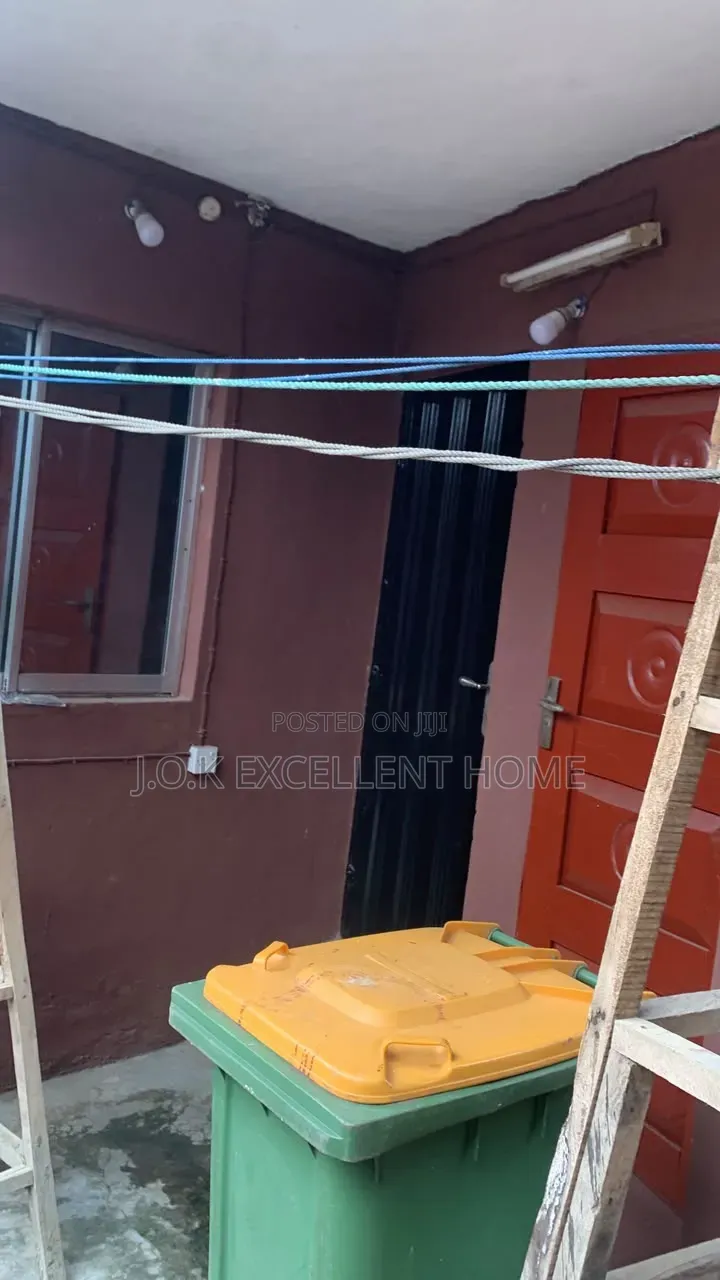 13bdrm Bungalow in Oworonshoki / Gbagada for sale in Oworonshoki / Gbagada