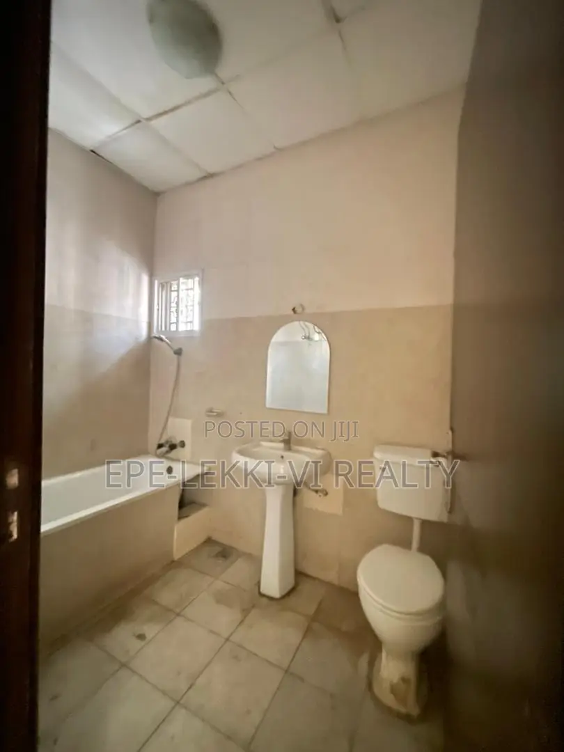 4bdrm Duplex in Lekki Phase 1 for rent in Lekki Phase 1