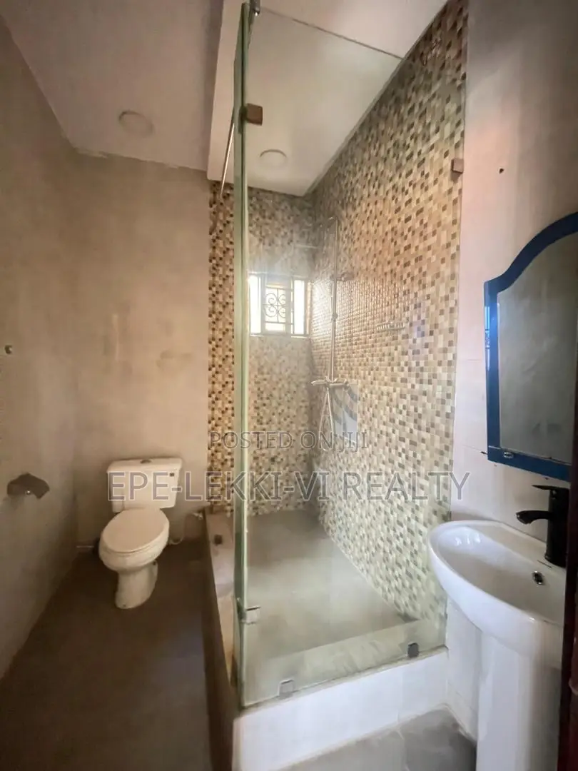 4bdrm Duplex in Lekki Phase 1 for rent in Lekki Phase 1