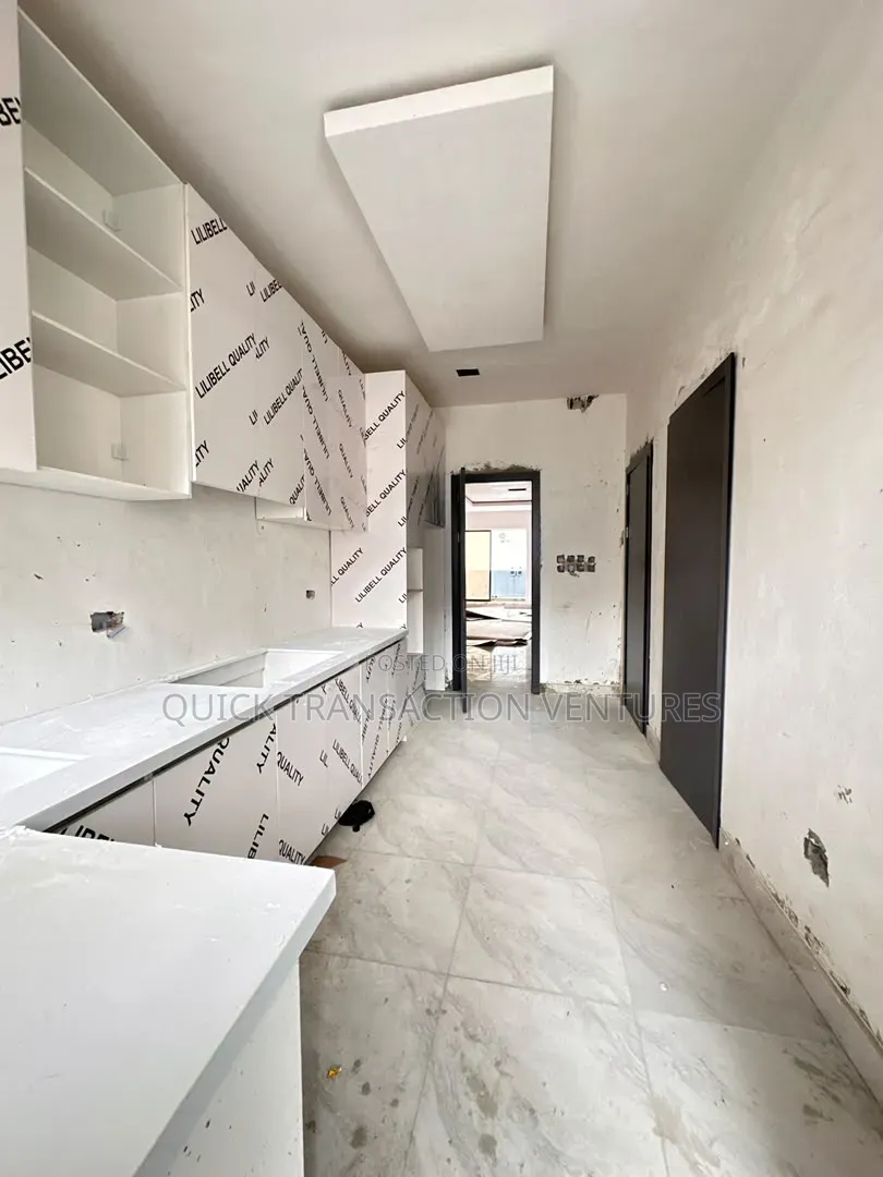 3bdrm Apartment in Victoria Island Extension for sale in Victoria Island Extension