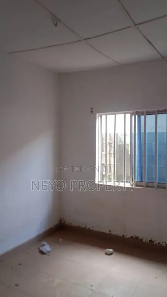 1bdrm Block of Flats in Prosperity Estate, Igbogbo for rent in Igbogbo