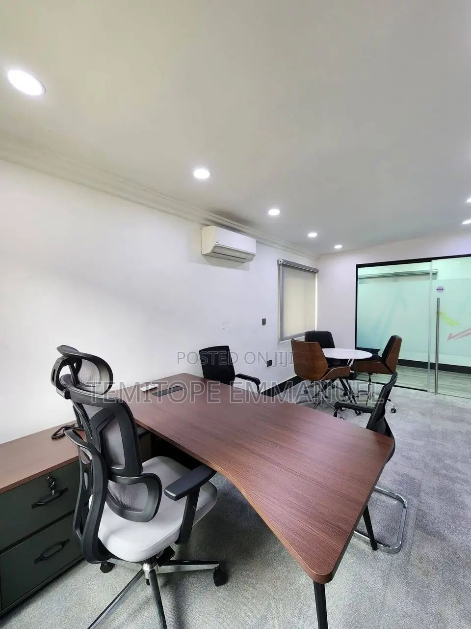 Massive Office Building on 2000sqm in Adeola Odeku