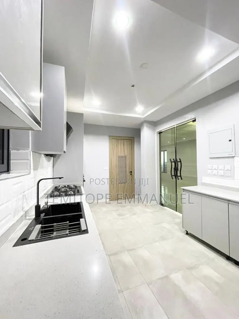 Furnished 3bdrm Apartment in Lekki Phase 1 for sale in Lekki Phase 1