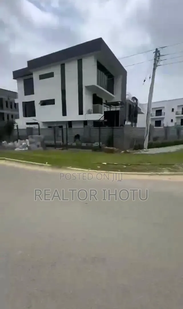 2010sqm, Residential, C of O, Tarred Road in Guzape District