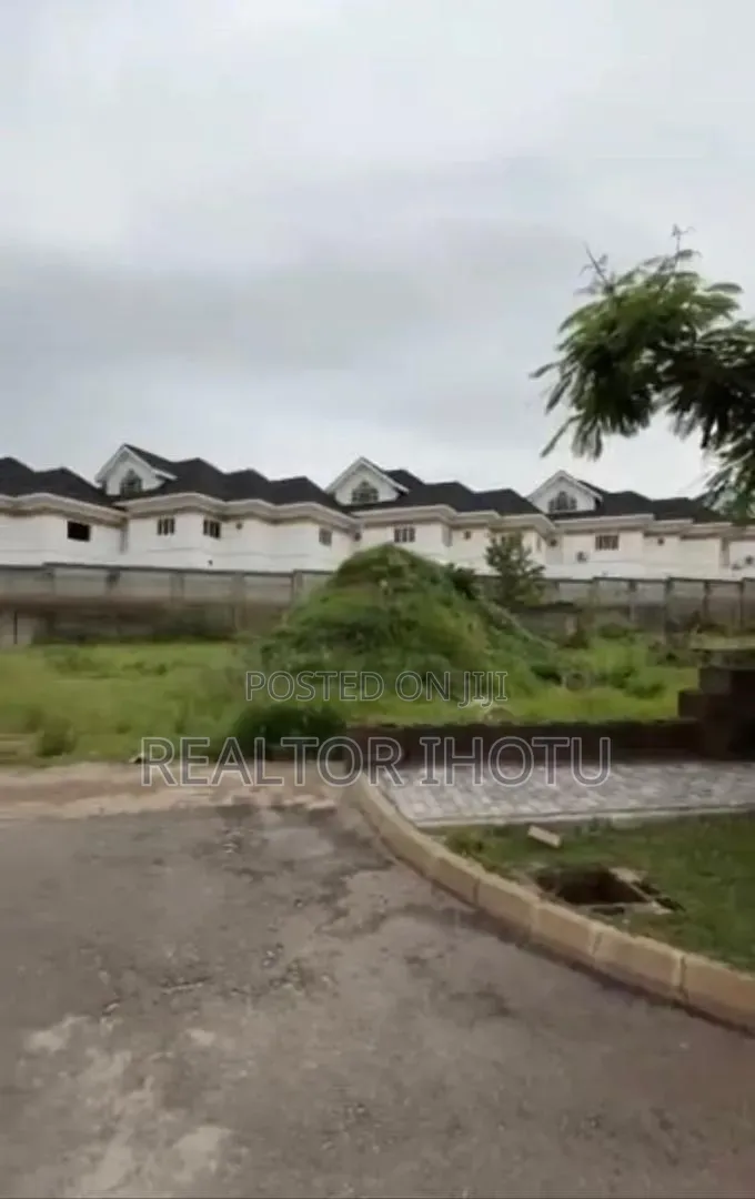 850sqm, Residential, Estate Land, Fcda C of O, Tarred Road. in Maitama