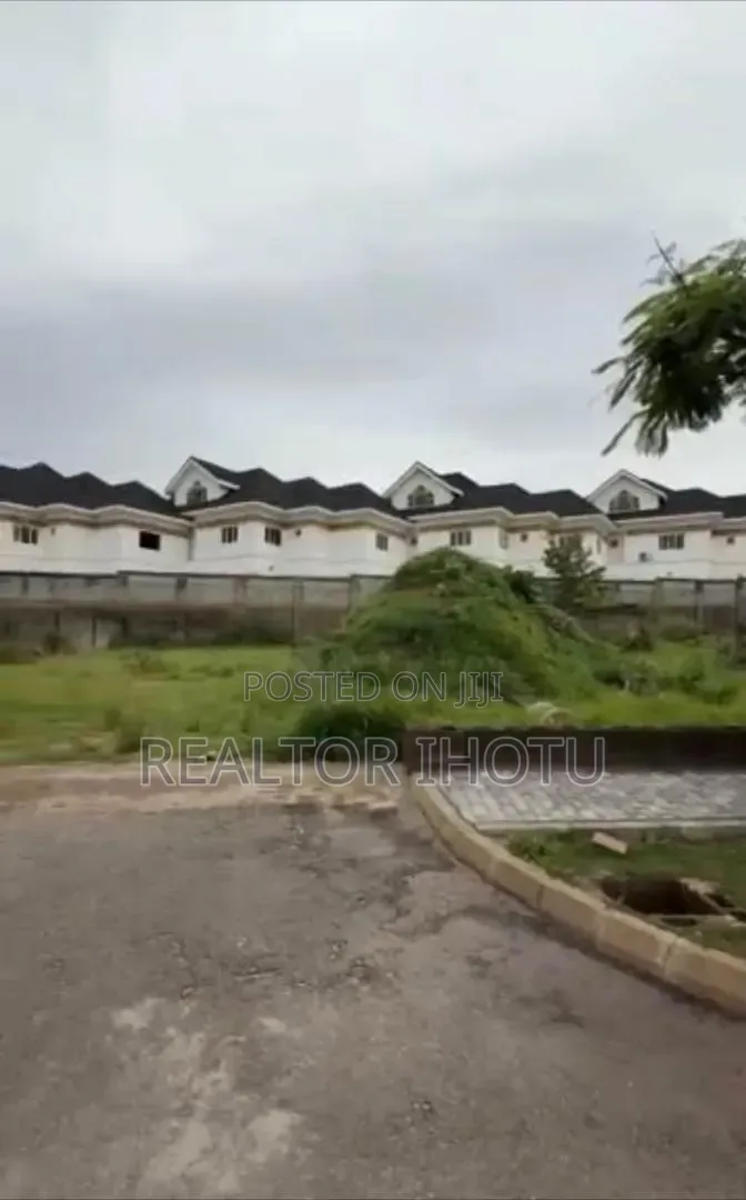 850sqm, Residential, Estate Land, Fcda C of O, Tarred Road. in Maitama