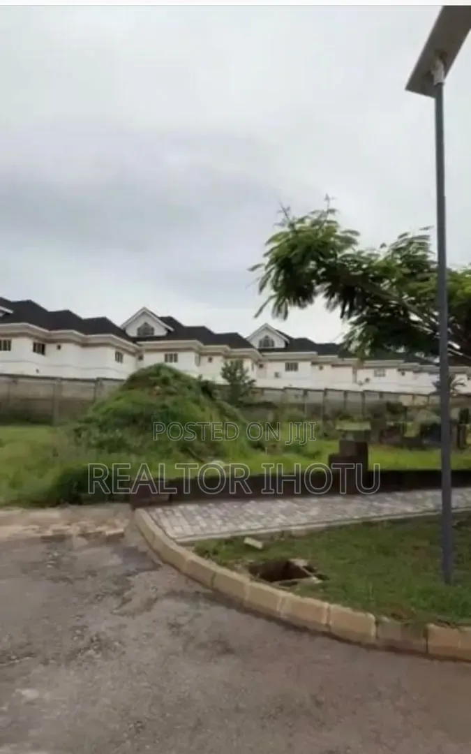 850sqm, Residential, Estate Land, Fcda C of O, Tarred Road. in Maitama