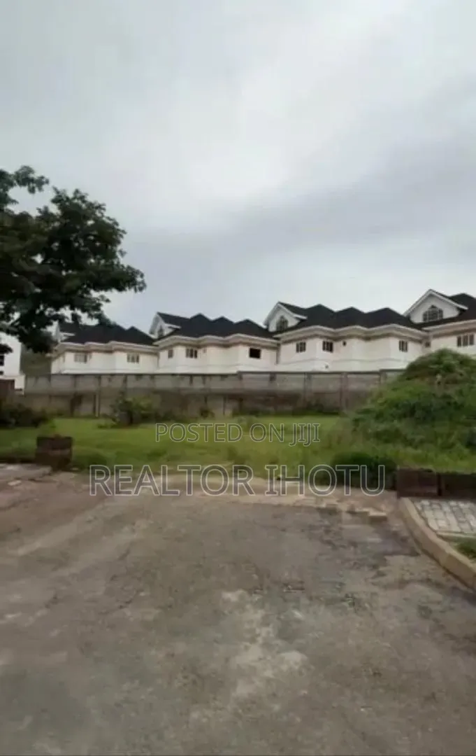 850sqm, Residential, Estate Land, Fcda C of O, Tarred Road. in Maitama