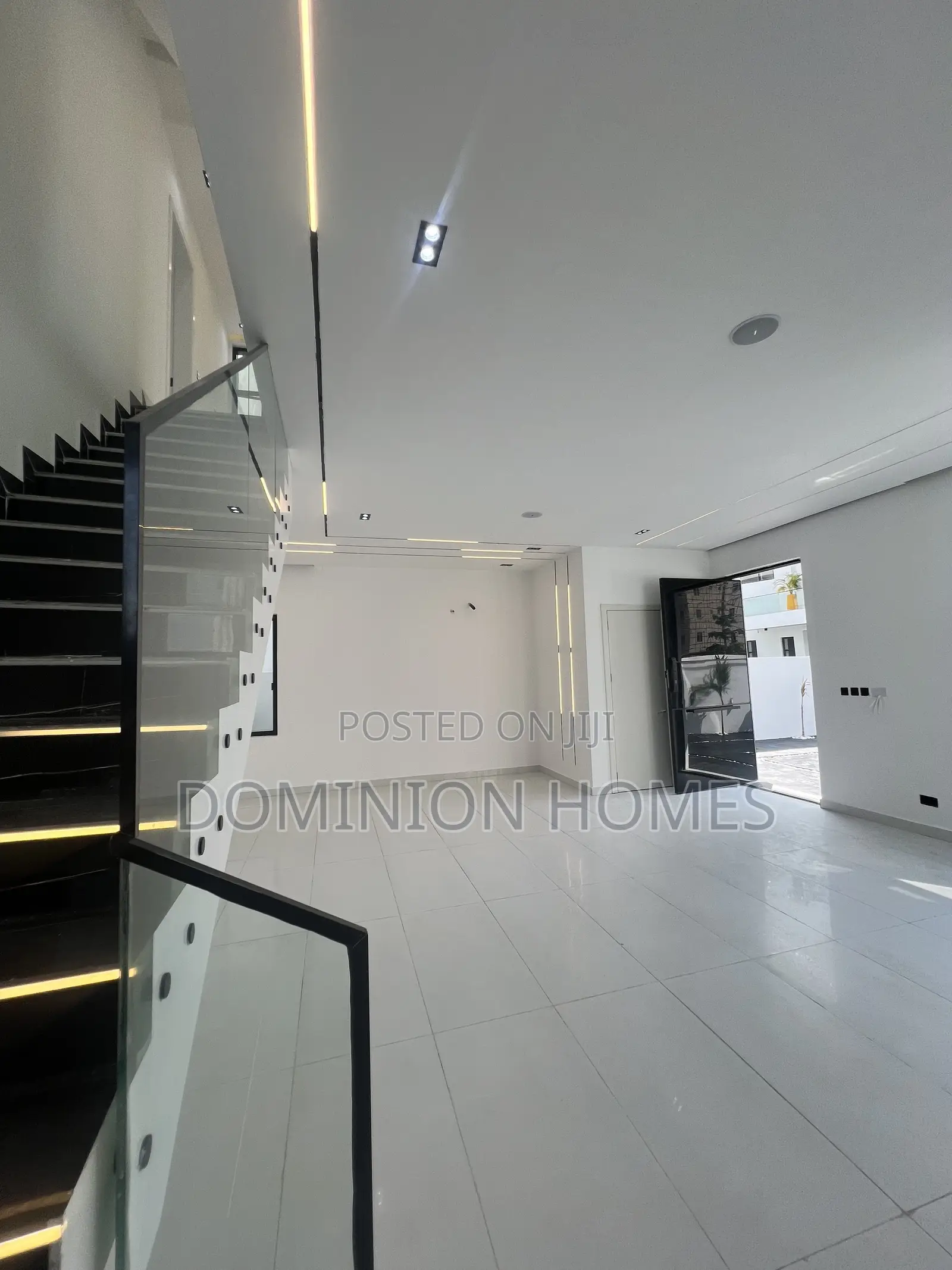 5bdrm Duplex in Lekki Expressway for sale in Lekki Expressway