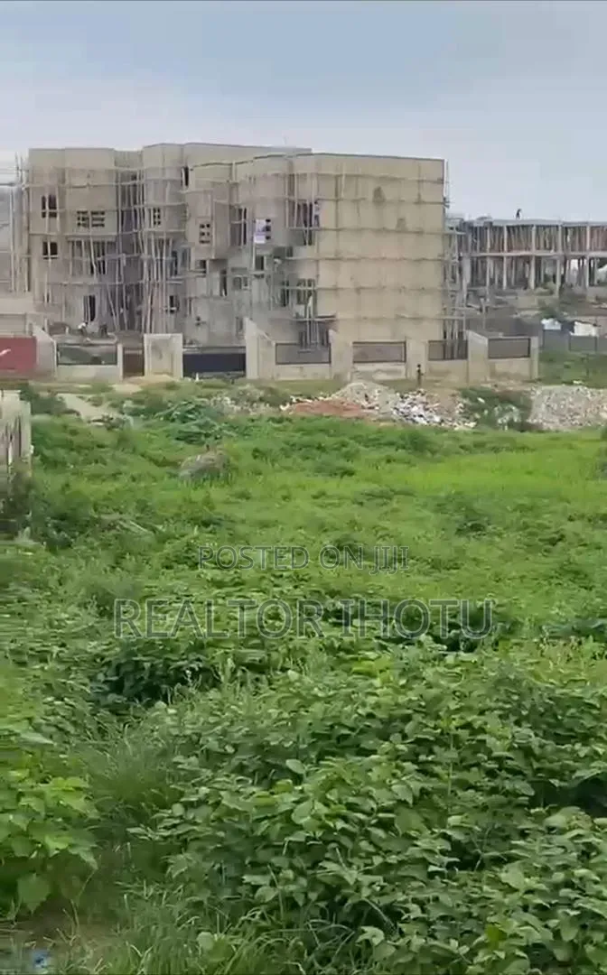 1981sqm, Residential, C of O, Untarred Road. in Guzape District