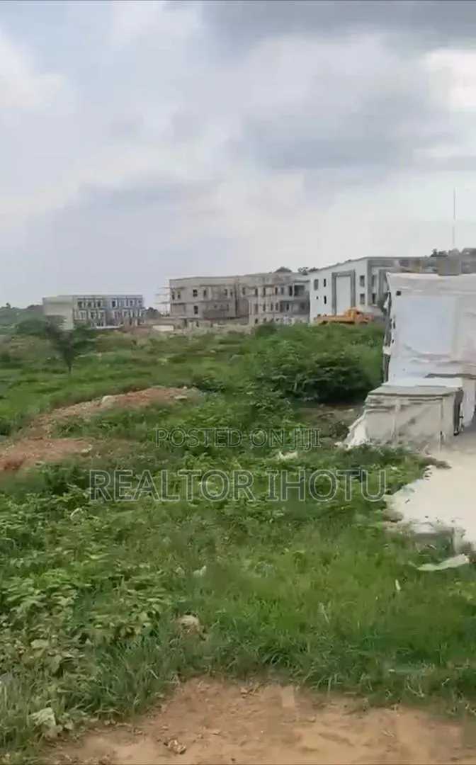 1981sqm, Residential, C of O, Untarred Road. in Guzape District