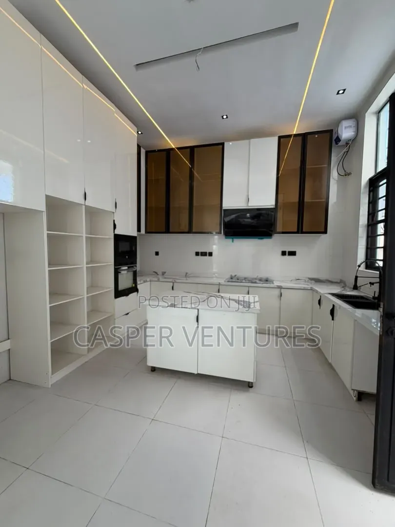 1bdrm Shared Apartment in Royal Pine Estate, Lekki Phase 2 for rent in Lekki Phase 2